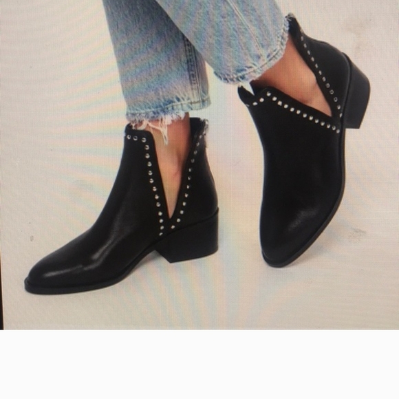 Steve Madden Shoes - Steve Madden Conspire Leather Black Studded Ankle Booties 7